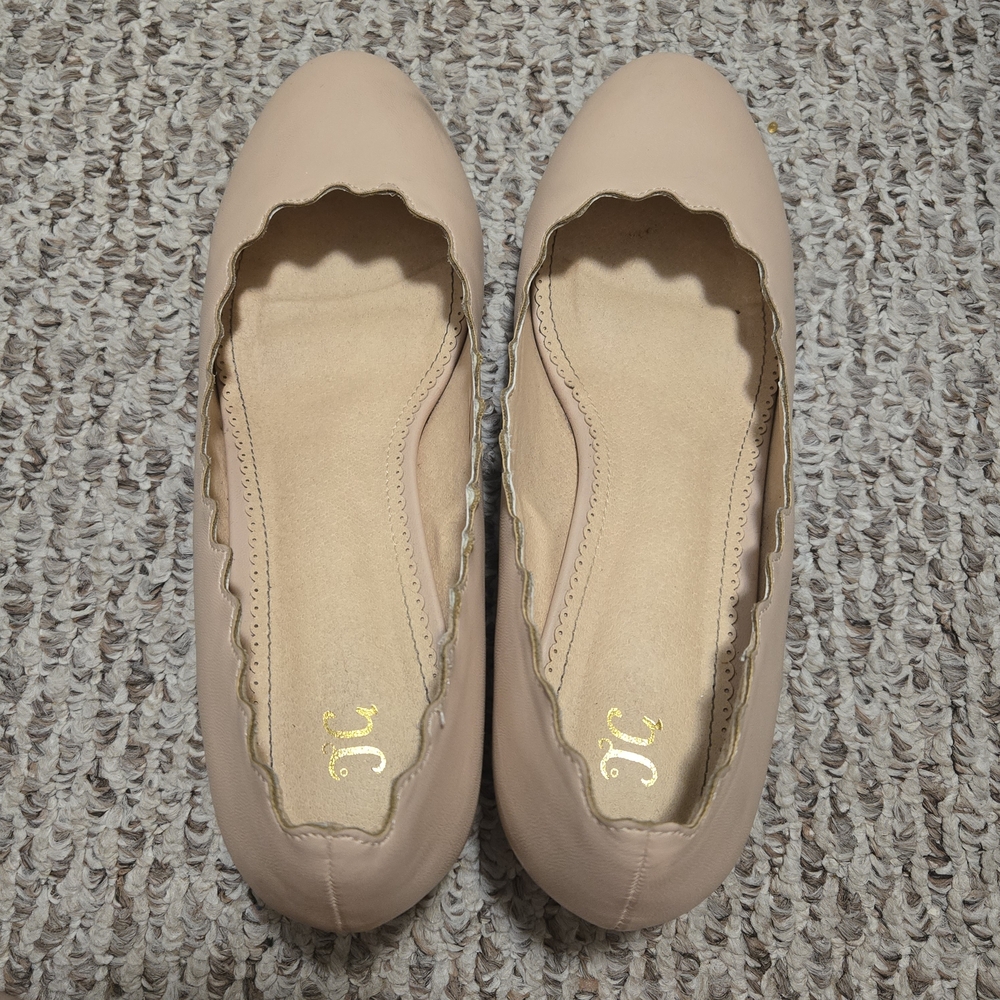 Women’s Tan Scalloped Flats – Size 10 (Good Condition)
